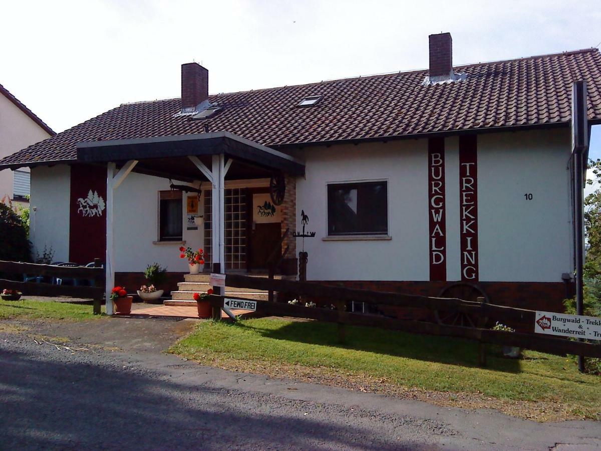 Hotel Gästehaus Burgwald-Trekking Mittelsimtshausen Exterior foto