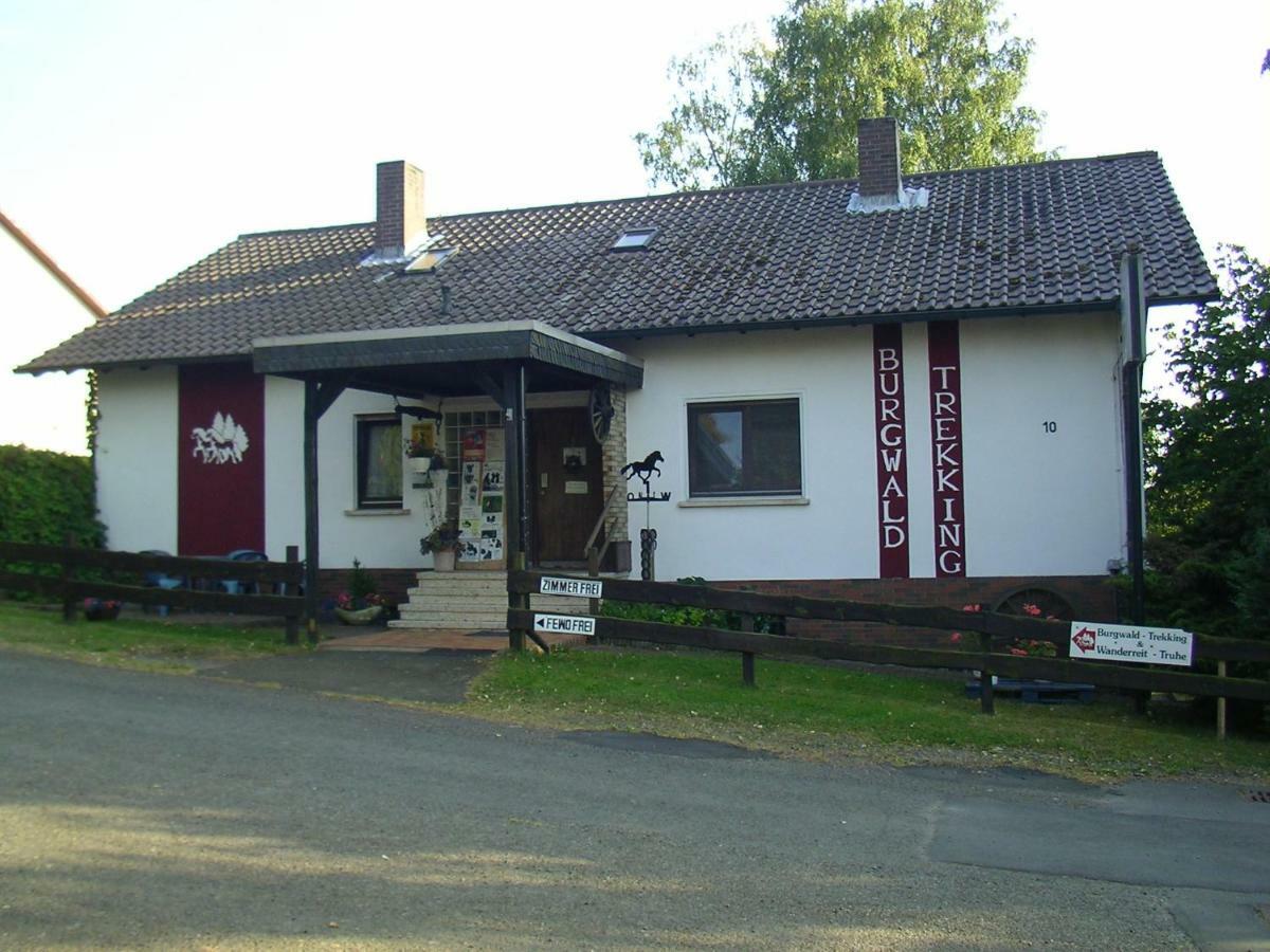 Hotel Gästehaus Burgwald-Trekking Mittelsimtshausen Exterior foto